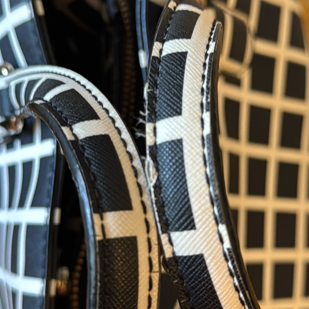 Kate Spade black & white very clean - Picture 7 of 15